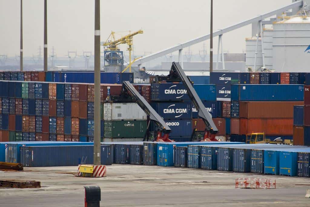Shipping containers by ZapTheDingbat