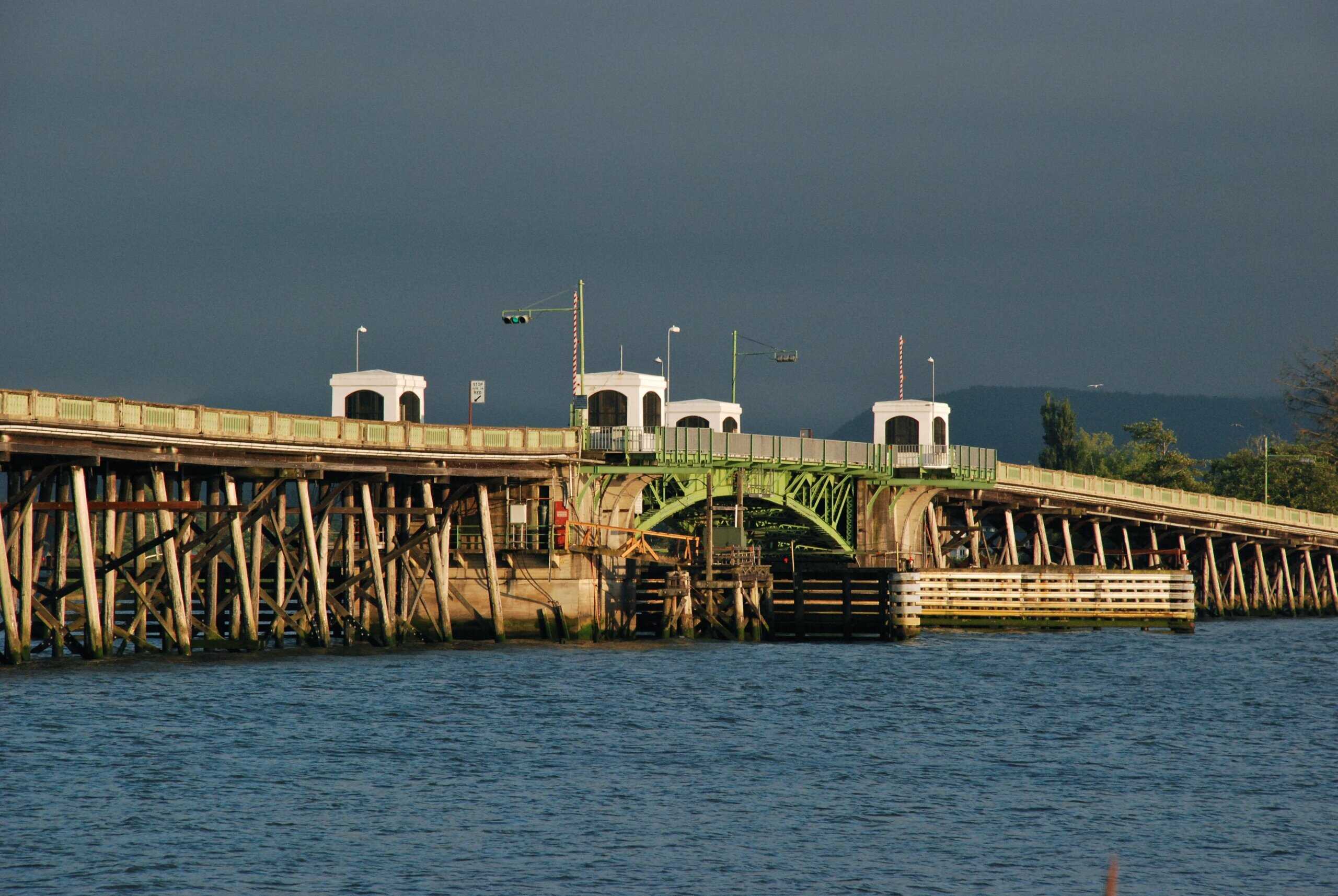 Old Youngs Bay Bridge bascule section by Steve Morgan