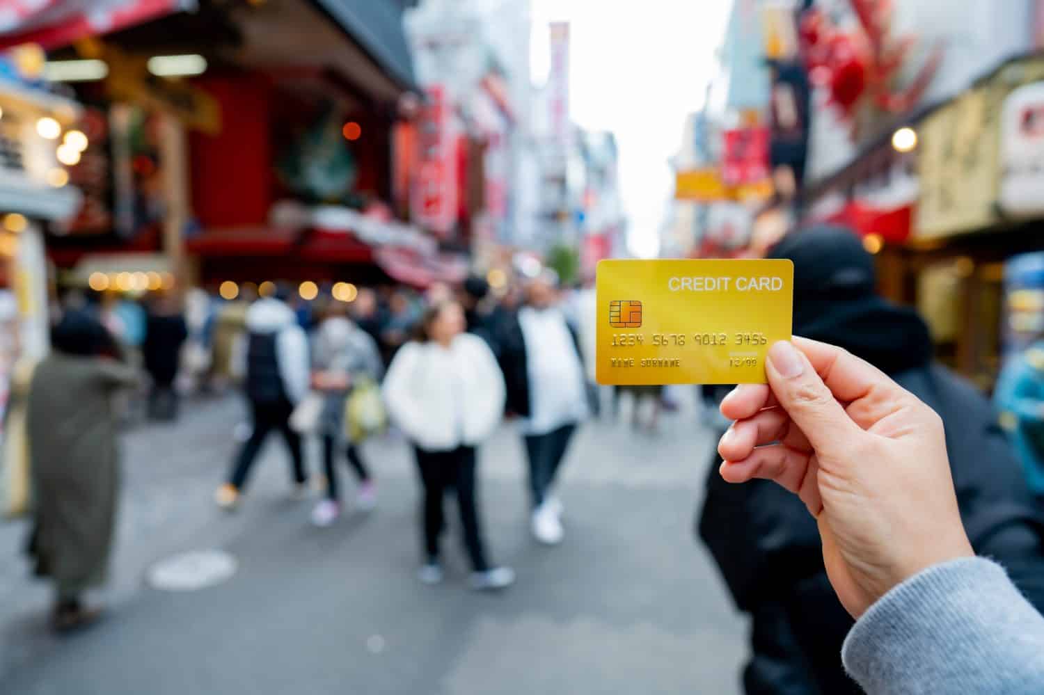 Tourist woman showing credit card or travel card for convenient travel Make shopping easy enjoy lifestyle travel city at shopping street on holiday vacation in Japan