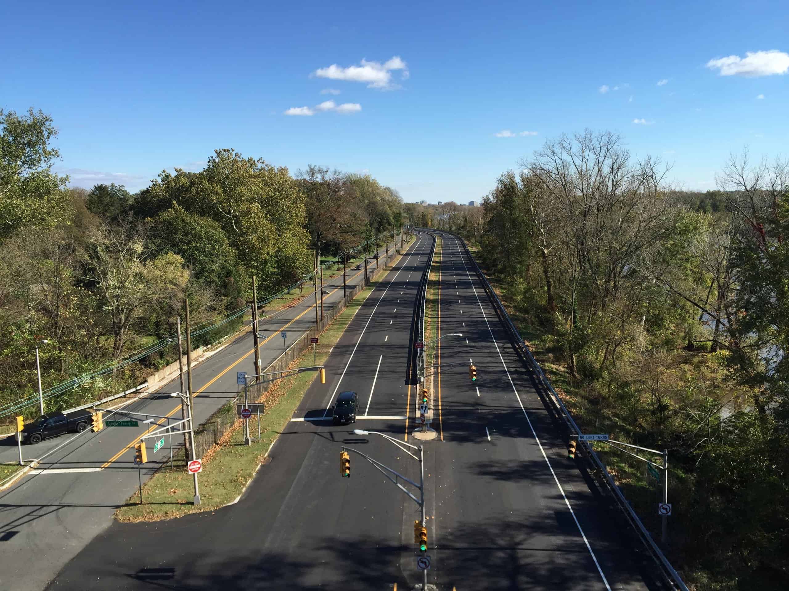 2017-10-30 14 27 58 View south along New Jersey State Route 29 (Daniel Bray Highway) and New Jersey State Route 175 (River Road) from the West Trenton Railroad Bridge in Ewing Township, Mercer County, New Jersey by Famartin