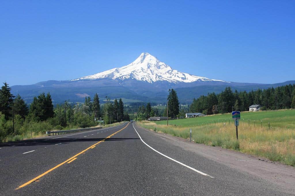 Mount Hood from Oregon Highway 35 by dph1110