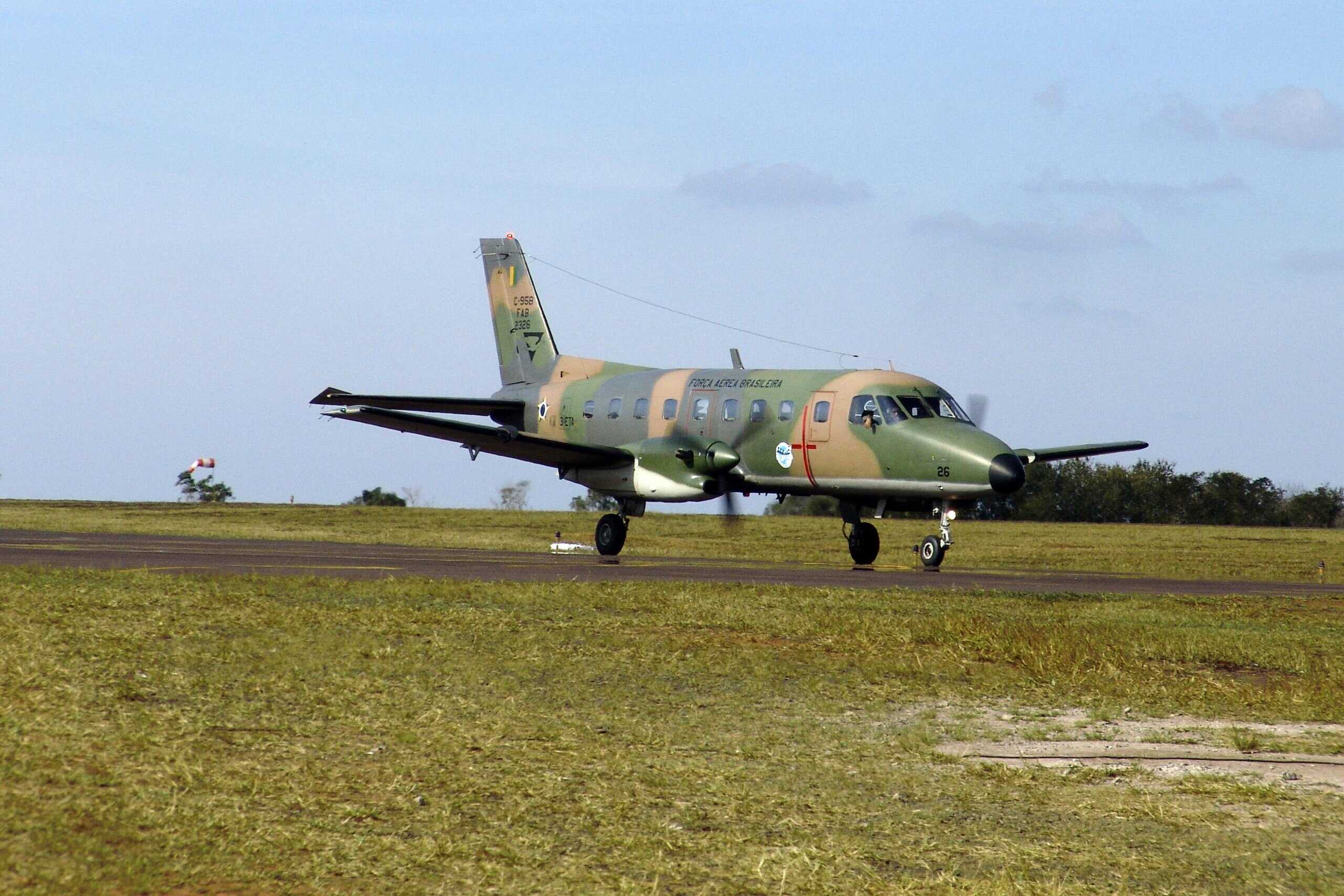 Embraer EMB 110 (Brazil air force) Exu00e9rcito salto 170606 REFON 1 by Josu00e9 Reynaldo da Fonseca