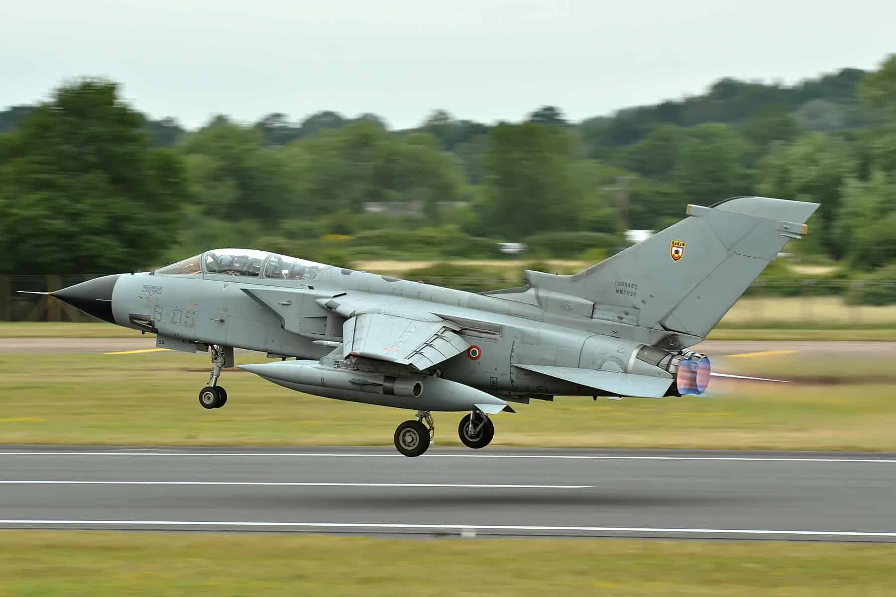 MM7025 Panavia Tornado IDS Italy Air Force (19914009062) by aceebee from Camberley, UK