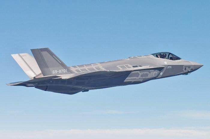 F-35A from the Japan Air Force by u822au7a7au81eau885bu968a http://www.mod.go.jp/asdf/notice/index.html