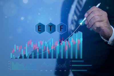 2 “Moat-Heavy” ETFs to Weather the 2026 Macro Storm