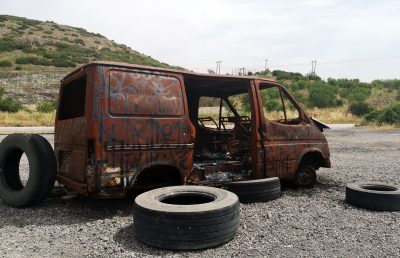Carvana Can’t Stop Falling. Is This Where the Wheels Finally Come Off?