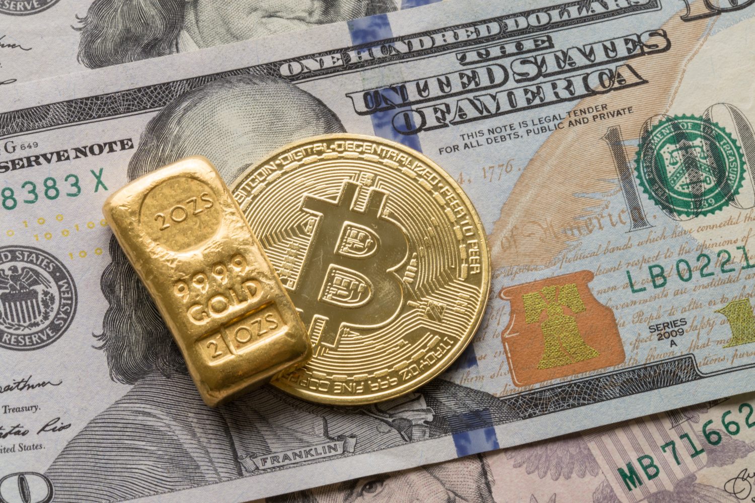 Bitcoin vs Gold: One Is Up 77%, the Other Is Down 47%. Here’s Which One Wall Street Is Picking for the Next 5 Years